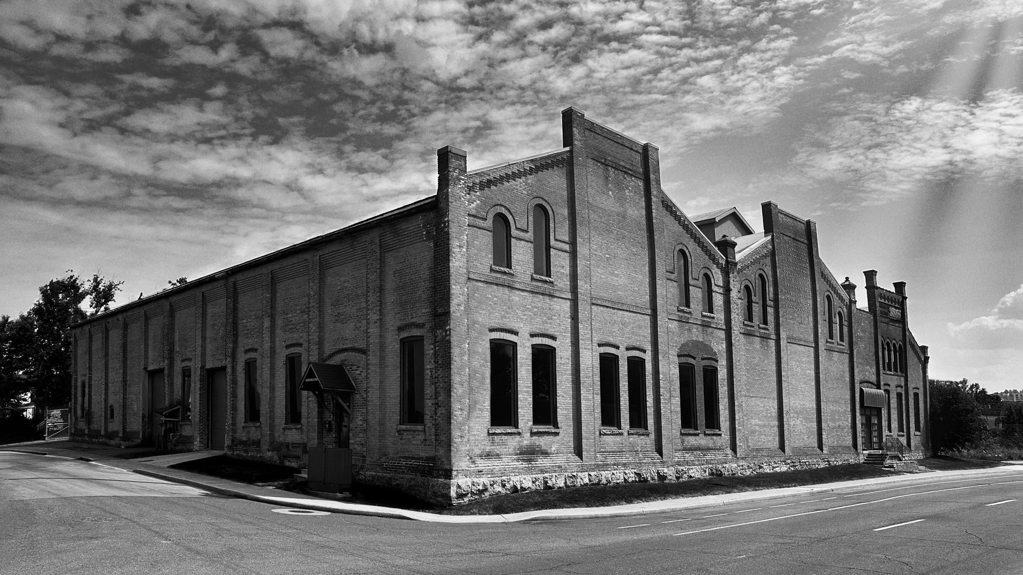 366 Victoria Avenue North